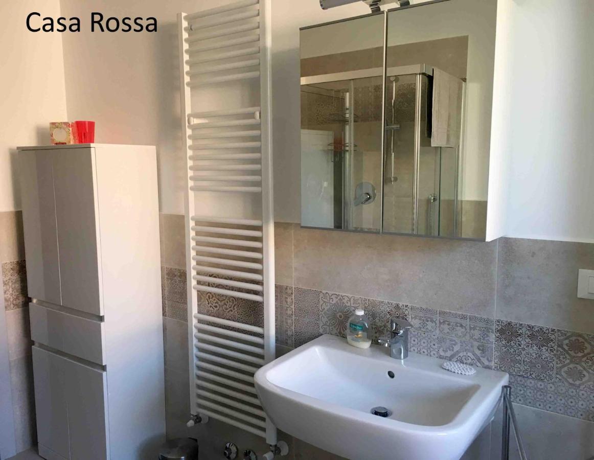 Case Rossa E Blu 维拉诺瓦达尔本加 外观 照片