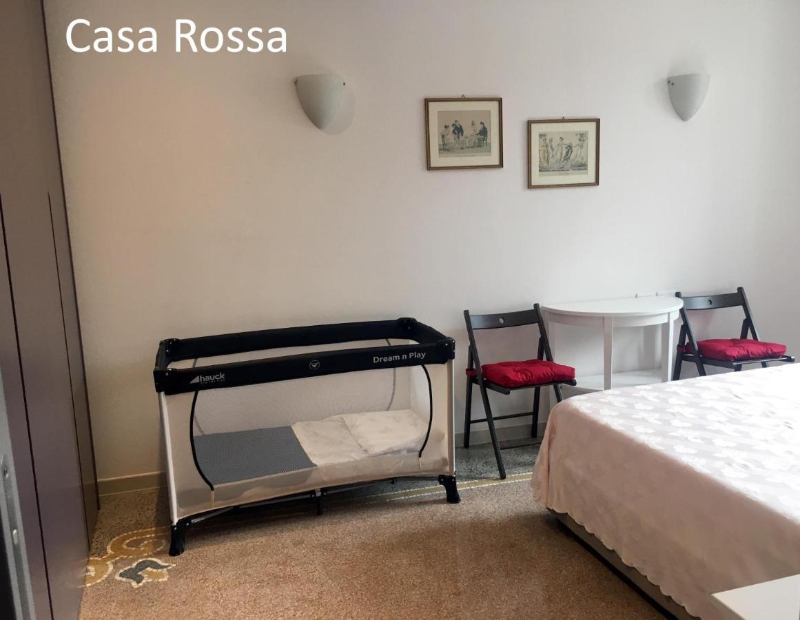 Case Rossa E Blu 维拉诺瓦达尔本加 外观 照片